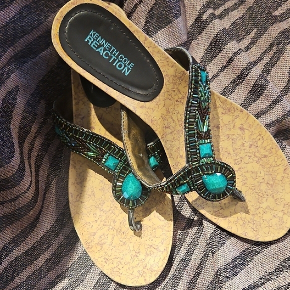 Kenneth Cole Green Sandals with Cork Sole and Decorative Elements - Picture 4 of 5